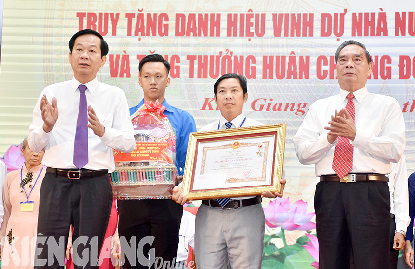 Truy tặng danh hiệu “Bà mẹ Việt Nam anh hùng” cho 19 mẹ ở Kiên Giang 